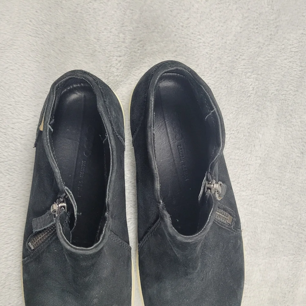 ECCO Soft 7 Women's Nubuck Leather Zip Bootie Black Ankle Boots Flat Size 6